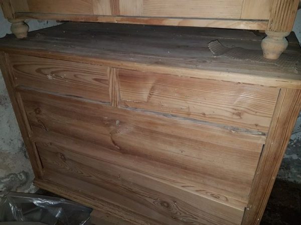 Weichholzkommode mit Schubläden