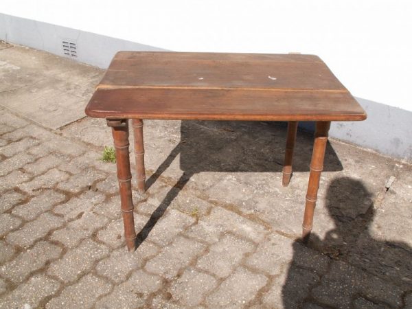 Buchetisch