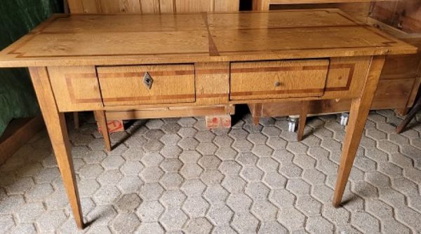 Tisch frühes Biedermeier Esche mit Intarsien