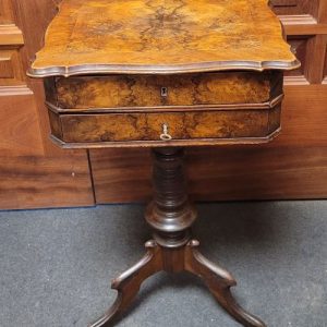 Nähtisch Nuß Wurzelholz